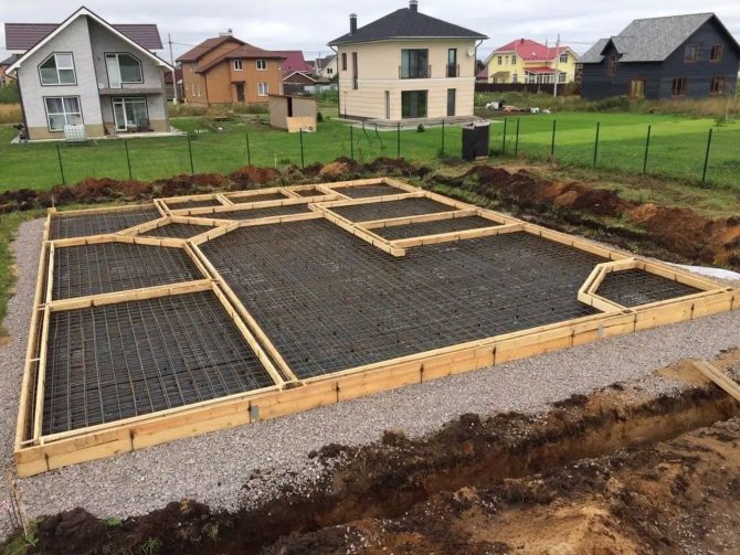 армокаркас будущей монолитной плиты фото