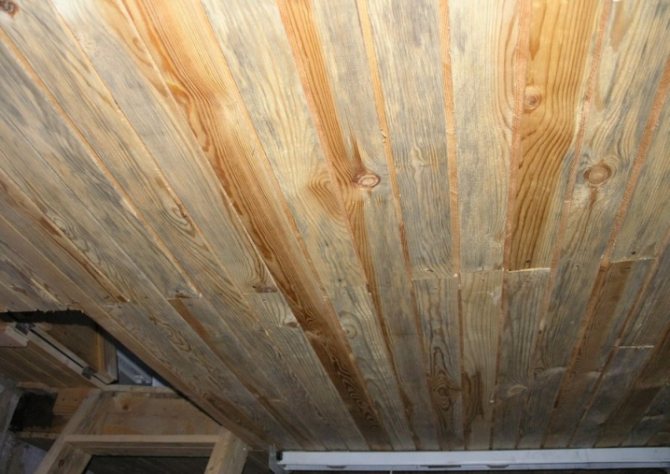 Чем покрасить вагонку внутри дома на даче — красиво и качественно