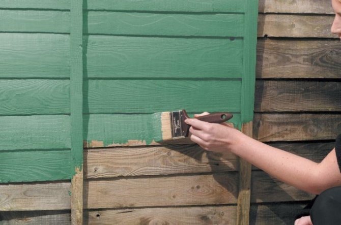 Чем покрасить вагонку внутри дома на даче — красиво и качественно