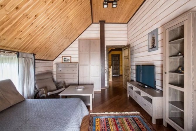 Чем покрасить вагонку внутри дома на даче — красиво и качественно