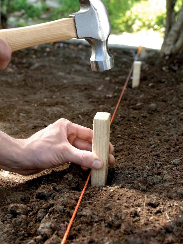 Как правильно сделать отмостку вокруг дома из бетона и плитки своими руками