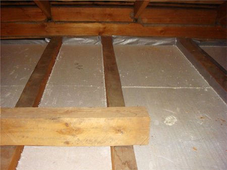 Как прикрепить пенопласт к потолку