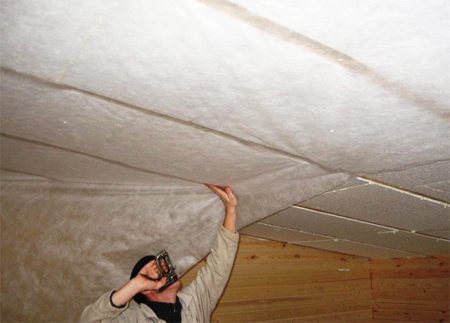 Как прикрепить пенопласт к потолку