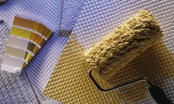 Какой краской можно красить бумажные обои