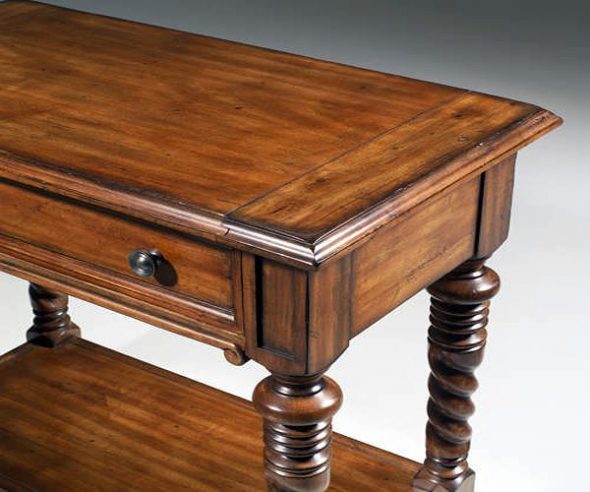 лакированный стол