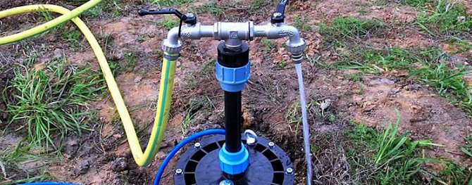 Почему при работе насоса вода с скважины идет с воздухом