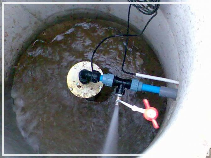 почему вода из скважины идет с воздухом