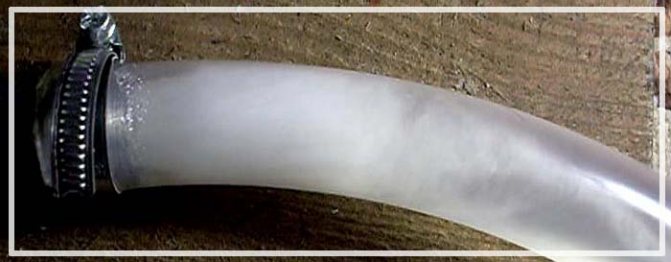 почему вода с скважины идет с воздухом