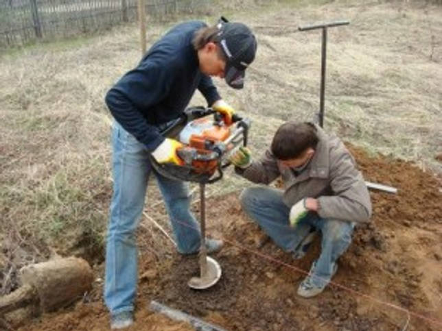Подготовка фундамента для столбов