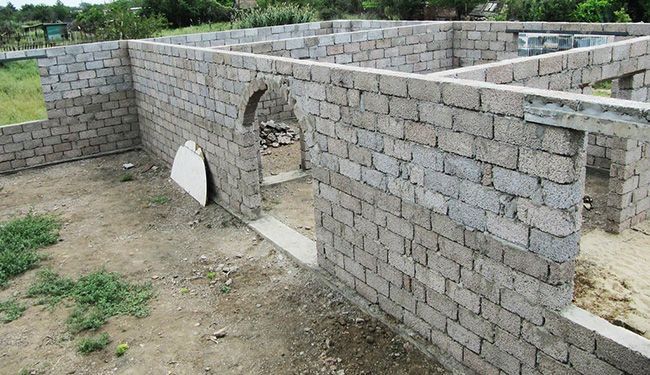 После укладки 4-5 рядов необходимо произвести разметку оконных проемов