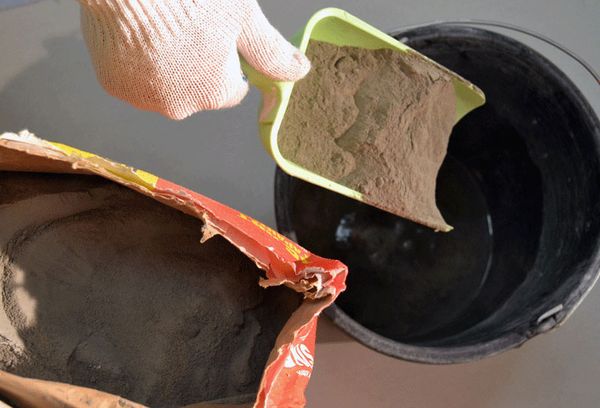 Приготовление клея для плитки