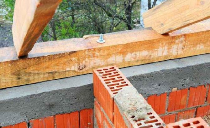 Способы крепления мауэрлата к кирпичной стене