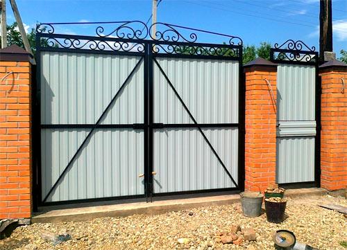 столбы из кирпича