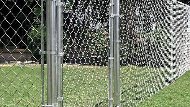 Ворота из рабицы: простая и надежная конструкция (21 фото)