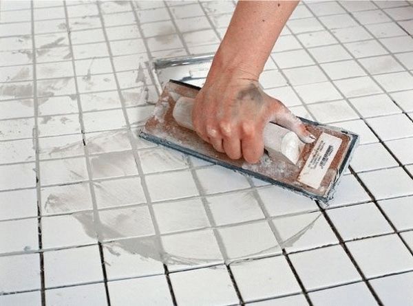 Затирка швов Затирка швов обеспечивает решение многих проблемных вопросов, влияющих на срок службы напольного покрытия