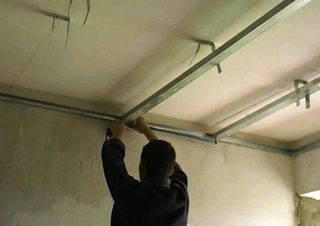 Обустройство прямого каркаса на потолке лоджии