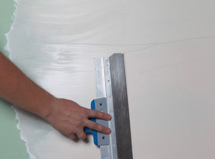 Нанесение штукатурки Нанесение первого слоя штукатурки