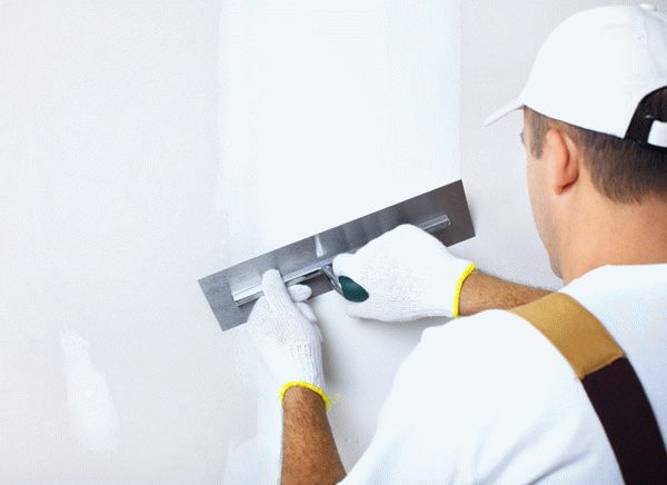 Финишное шпаклевание гипсокартона Финишное шпаклевание гипсокартона необходимо для идеального выравнивания поверхности, им можно пренебречь, если планируется оклейка стен толстыми обоями