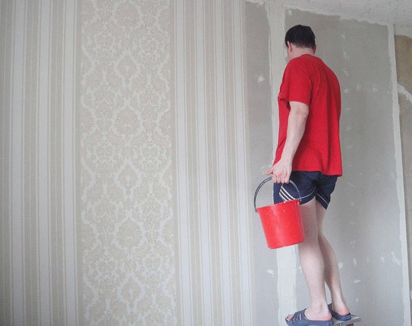 Шпаклевка гипсокартона под обои Выбор шпаклевочной смеси и способа ее нанесения (количество слоев) зависит от вида наклеиваемых на стены обоев