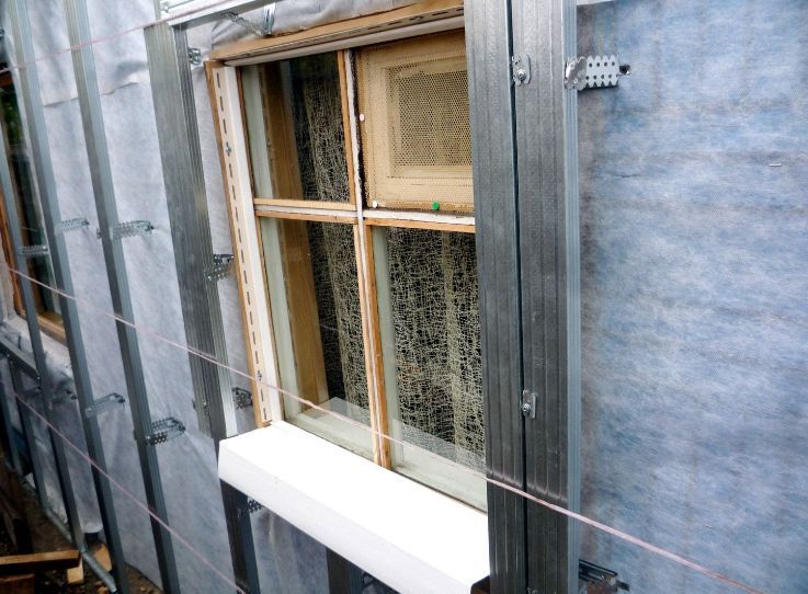 Металлическая обрешетка подходит для любого сайдинга