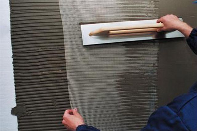 Серпянка притапливается шпателем или гладилкой