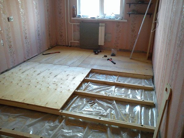 Выравнивание деревянного пола Выравнивание деревянного пола с предварительным демонтажем старого покрытия и заменой лаг