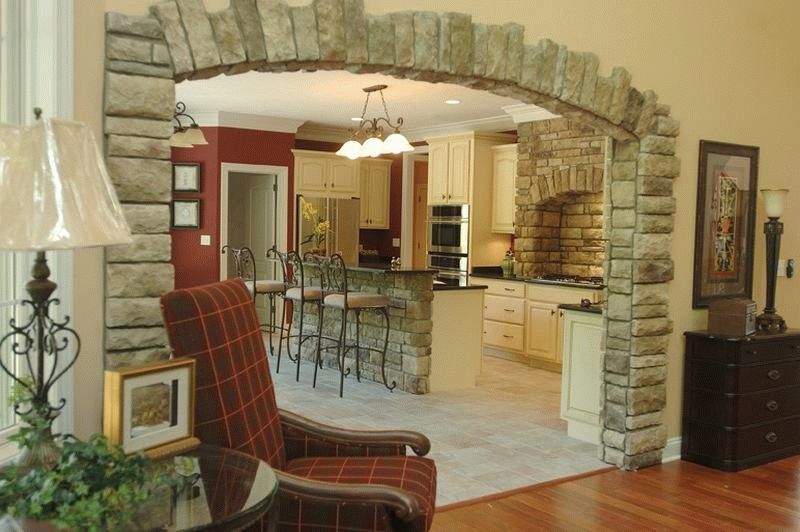 Арка между кухней и гостиной Арка на кухню оформленная декоративным камнем