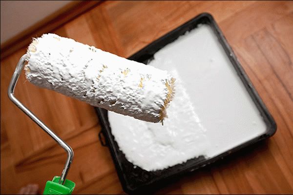 Покраска валиком В покраске валиком нет ничего сложного, но если совсем нет опыта, то небольшая тренировка на незаметном участке будет только в пользу