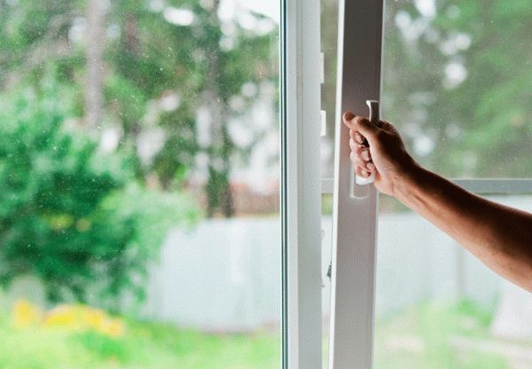 Проветривание помещения Проветривание - один из самых простых и эффективных способов, избавляющий от запаха краски в помещении