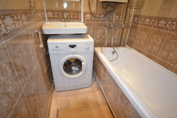 ПВХ панели или плитка? Делать выбор в пользу ПВХ панелей следует в том случае, если отведено мало времени для ремонта или недостаточно средств на качественную укладку кафеля