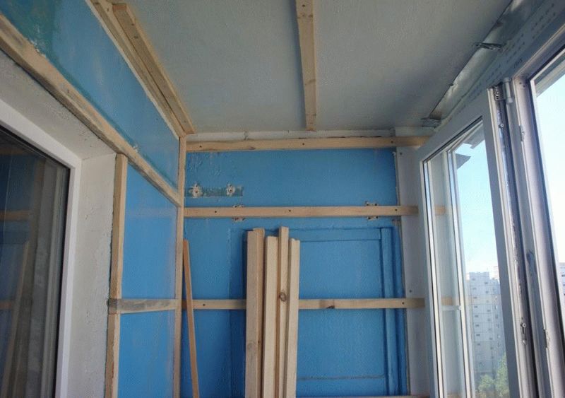 Деревянная обрешетка Наиболее часто для крепления ПВХ панелей используется деревянная обрешетка