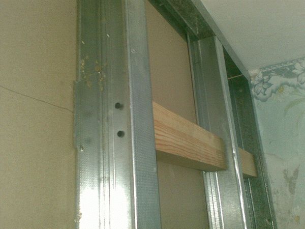 Усиление металлического каркаса Усиление металлического каркаса с помощью горизонтальных стяжек из бруса