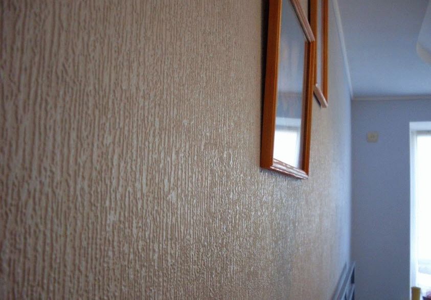 Флизилиновые обои на стене Поклейка флизелиновых обоев не вызывает особых трудностей, поэтому ее вполне возможно осуществить своими силами