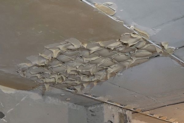 Накидывание штукатурки на потолок Накидывание штукатурки на потолок