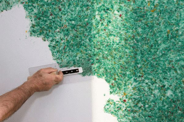 Нанесение жидких обоев Нанесение жидких обоев на стены