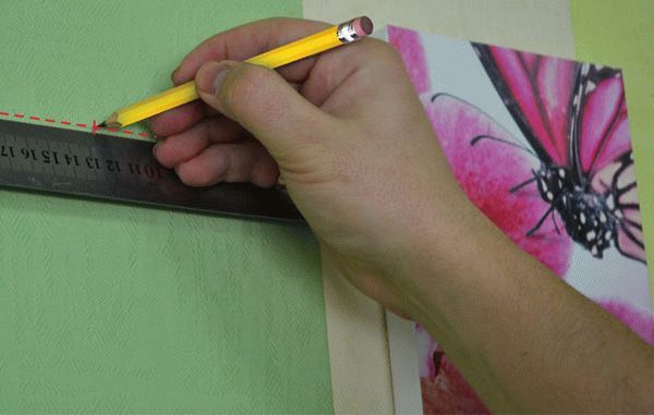 Разметка места крепления картины Разметка места крепления картины