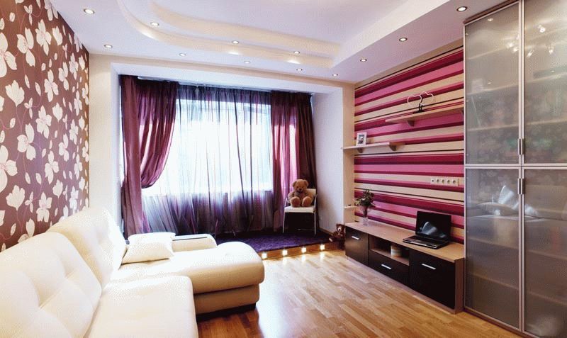 Маленькая гостиная Для маленьких гостиных идеальным вариантом будет комбинирование обоев