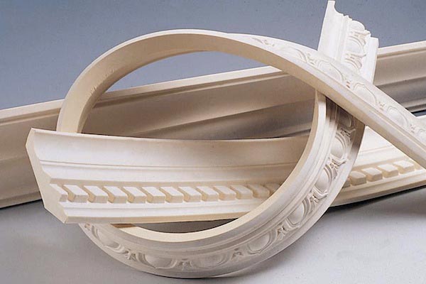 Гибкий полиуретановый плинтус Гибкий вариант полиуретанового плинтуса идеально подходит для обрамления криволинейных поверхностей