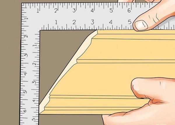 Вычисление угла потолочного плинтуса Если смежные стены не образуют прямой угол, то, чтобы обрезать плинтус, придется сделать некоторые вычисления