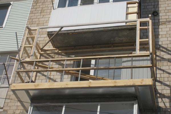 Каркас для обшивки балкона сайдингом Каркас для обшивки балкона сайдингом