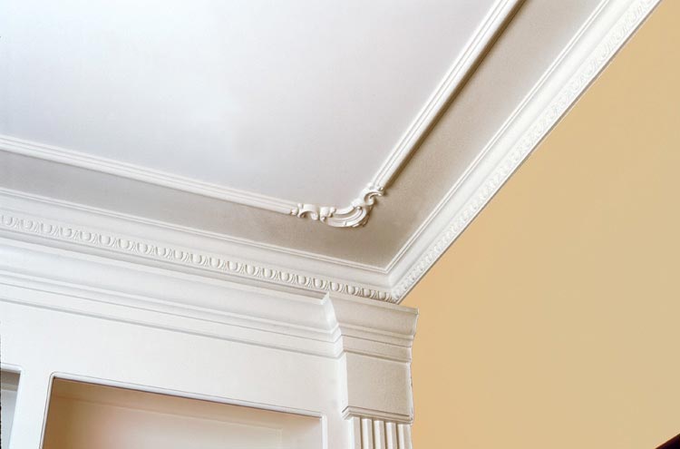 Плинтус из полистирола Благодаря невысокой стоимости и многочисленным достоинствам плинтус из полистирола является очень популярным