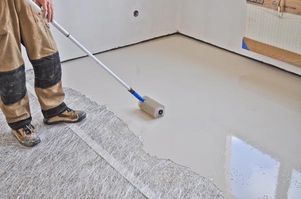 Удаление пузырьков воздуха Удаление пузырьков воздуха с помощью игольчатого валика