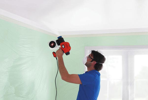 Окрашивание потолка с помощью пульверизатора Использование пульверизатора для окраски потолка - это отличная замена ручному методу нанесения краски