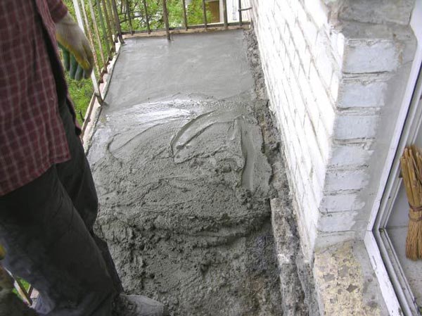 Бетонная стяжка на балконе Бетонная стяжка на балконе