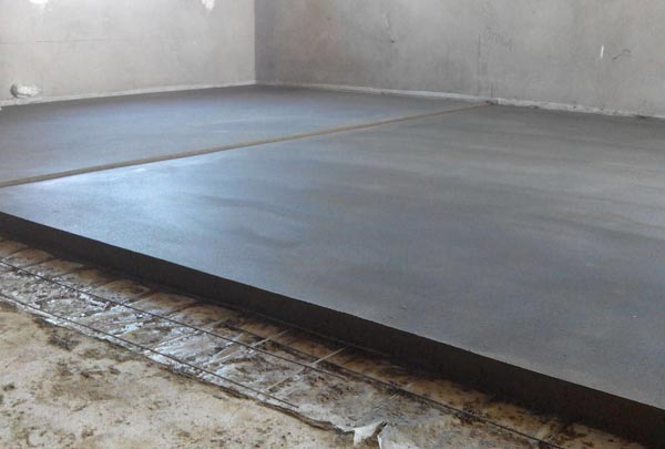 Полусухая стяжка Полусухая стяжка отличается высоким качеством и длительным сроком эксплуатации