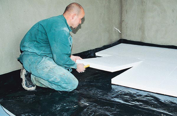 Укладка гидроизоляции и утеплителя Укладка гидроизоляции и утеплителя