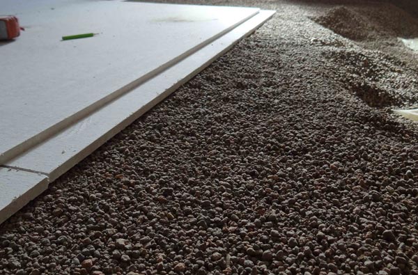 Сухая стяжка Сухая стяжка не требует времени на просыхание, благодаря чему сокращаются сроки проведения ремонтных работ