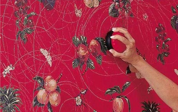 Использование обойного тигра Обойный тигр обычно применяется для моющихся обоев, он позволяет проникать жидкости во внутренние слои материала