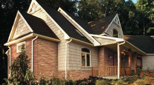 Облицовка дома сайдингом под природный камень