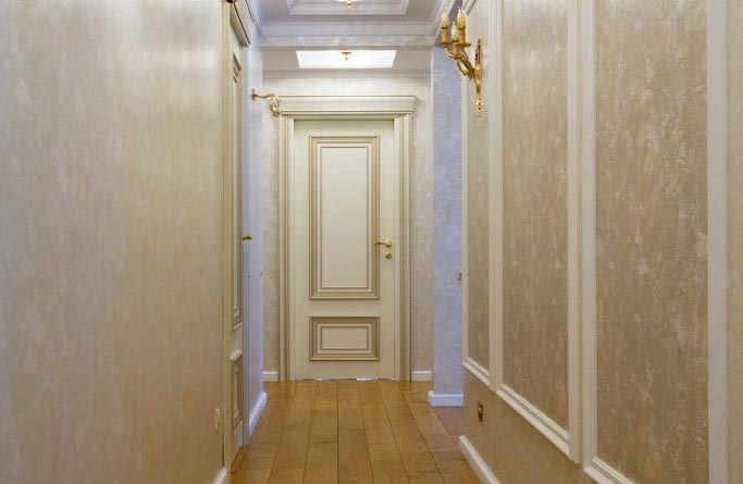 Окраска коридора В коридорах обычно не хватает дневного света, поэтому палитра красок для стен должна быть светлых тонов